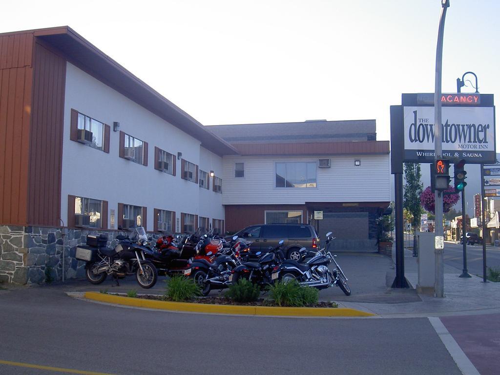 קרסטון Downtowner Motor Inn מראה חיצוני תמונה