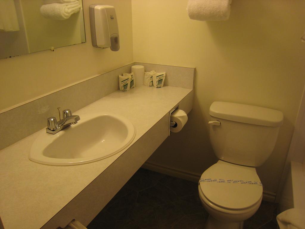 קרסטון Downtowner Motor Inn חדר תמונה