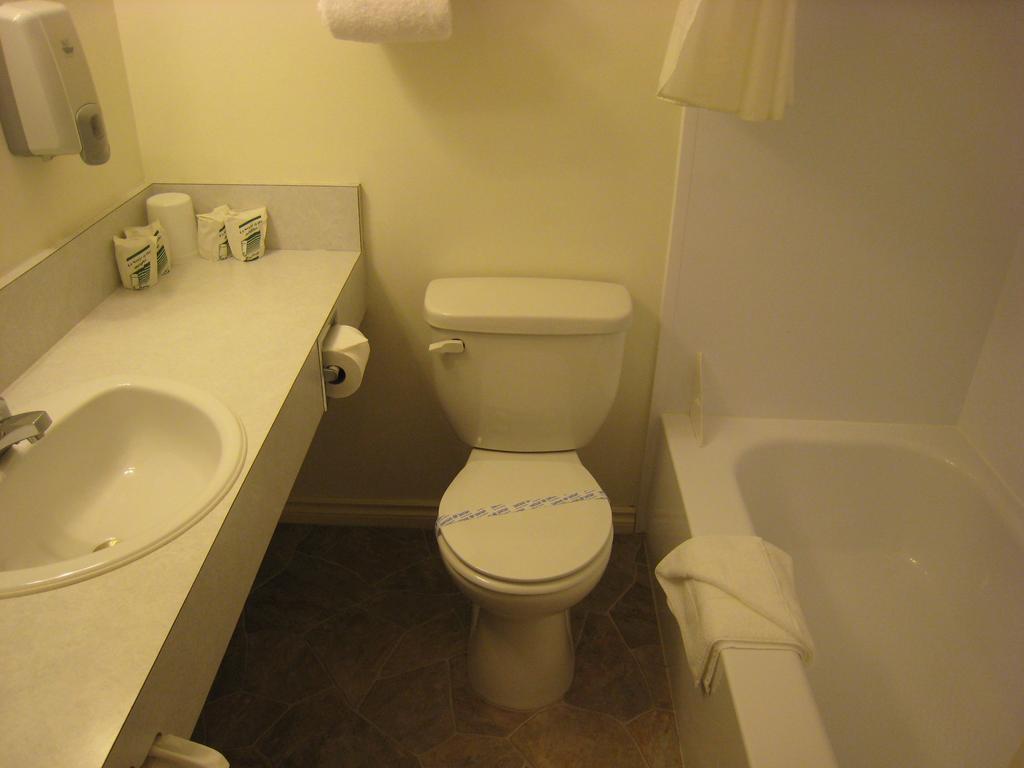 קרסטון Downtowner Motor Inn חדר תמונה