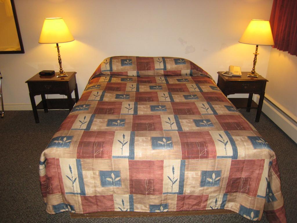 קרסטון Downtowner Motor Inn חדר תמונה