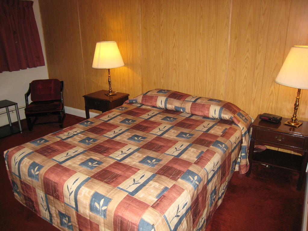 קרסטון Downtowner Motor Inn חדר תמונה