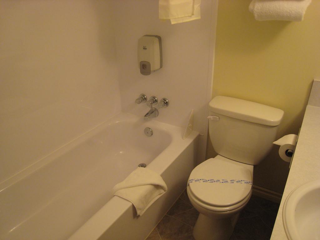 קרסטון Downtowner Motor Inn חדר תמונה