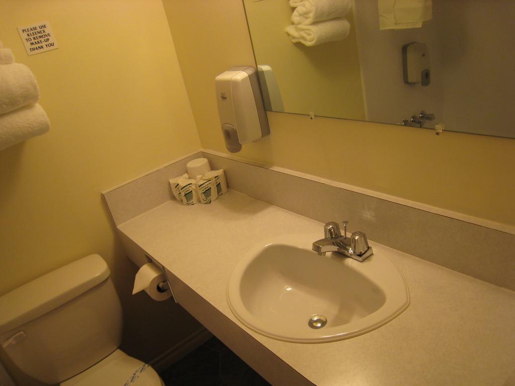 קרסטון Downtowner Motor Inn חדר תמונה