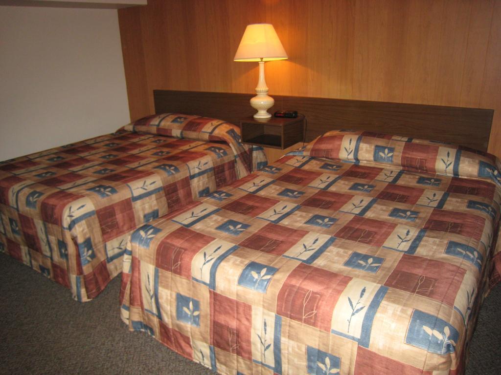 קרסטון Downtowner Motor Inn חדר תמונה