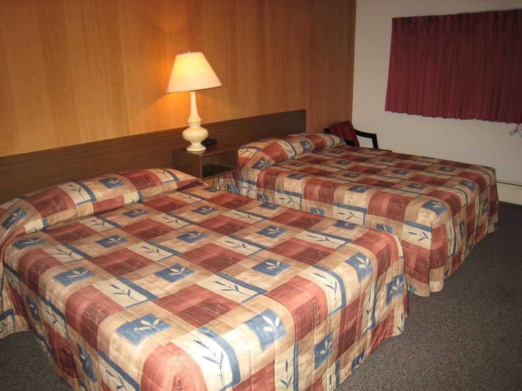 קרסטון Downtowner Motor Inn חדר תמונה