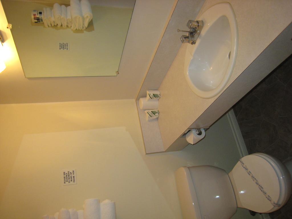 קרסטון Downtowner Motor Inn חדר תמונה