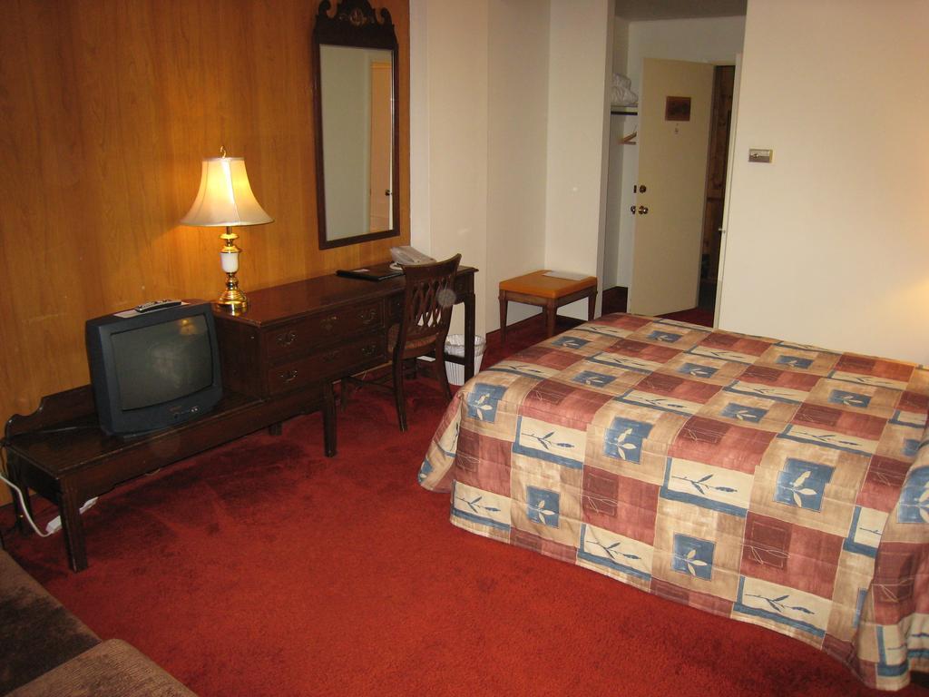 קרסטון Downtowner Motor Inn חדר תמונה