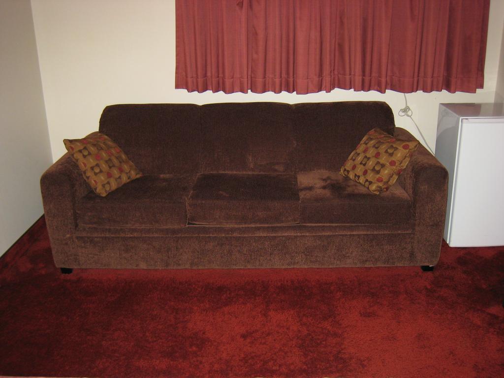 קרסטון Downtowner Motor Inn חדר תמונה