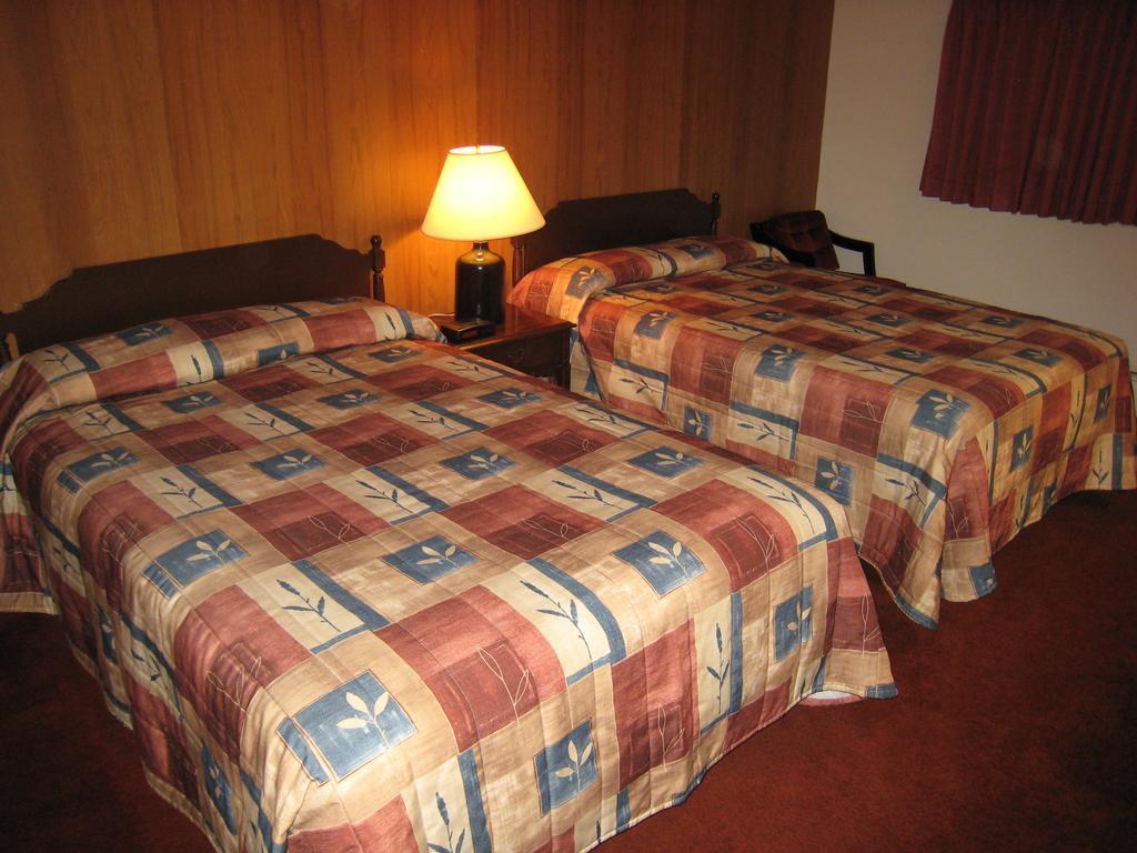 קרסטון Downtowner Motor Inn חדר תמונה