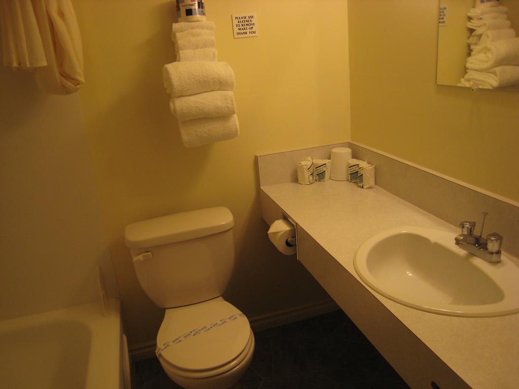 קרסטון Downtowner Motor Inn חדר תמונה