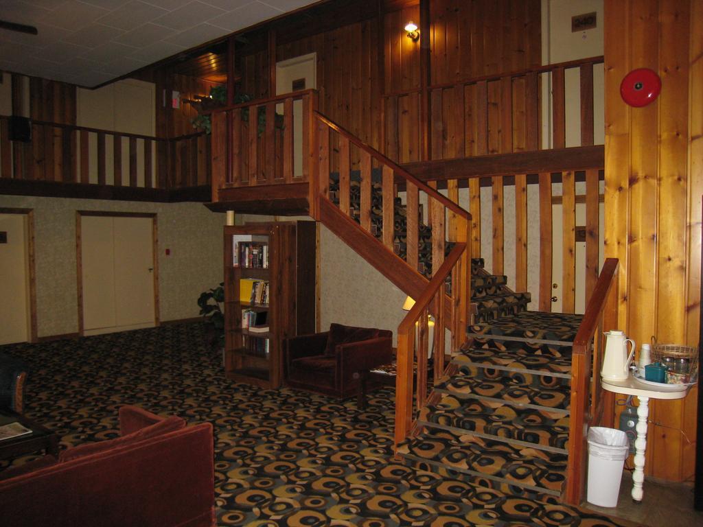 קרסטון Downtowner Motor Inn מראה חיצוני תמונה