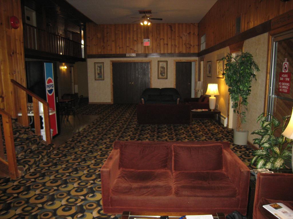 קרסטון Downtowner Motor Inn מראה חיצוני תמונה