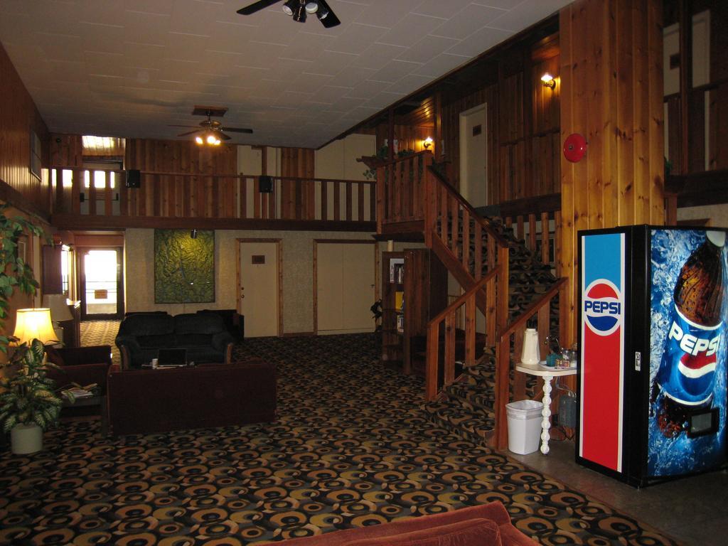 קרסטון Downtowner Motor Inn מראה חיצוני תמונה