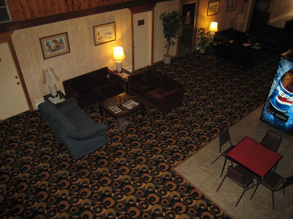 קרסטון Downtowner Motor Inn מראה חיצוני תמונה