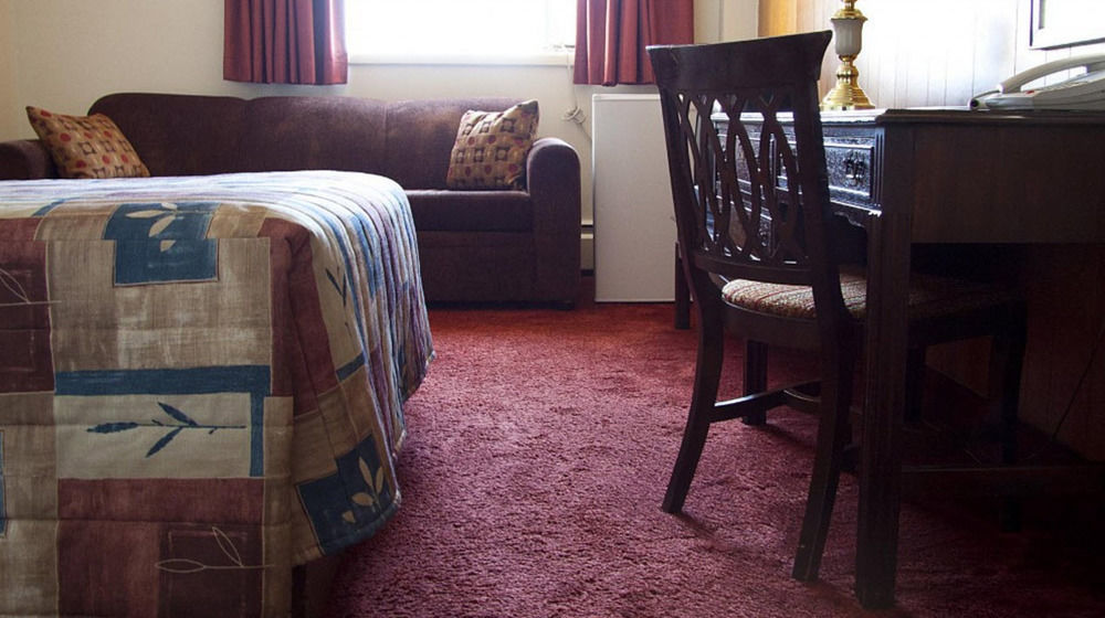 קרסטון Downtowner Motor Inn מראה חיצוני תמונה